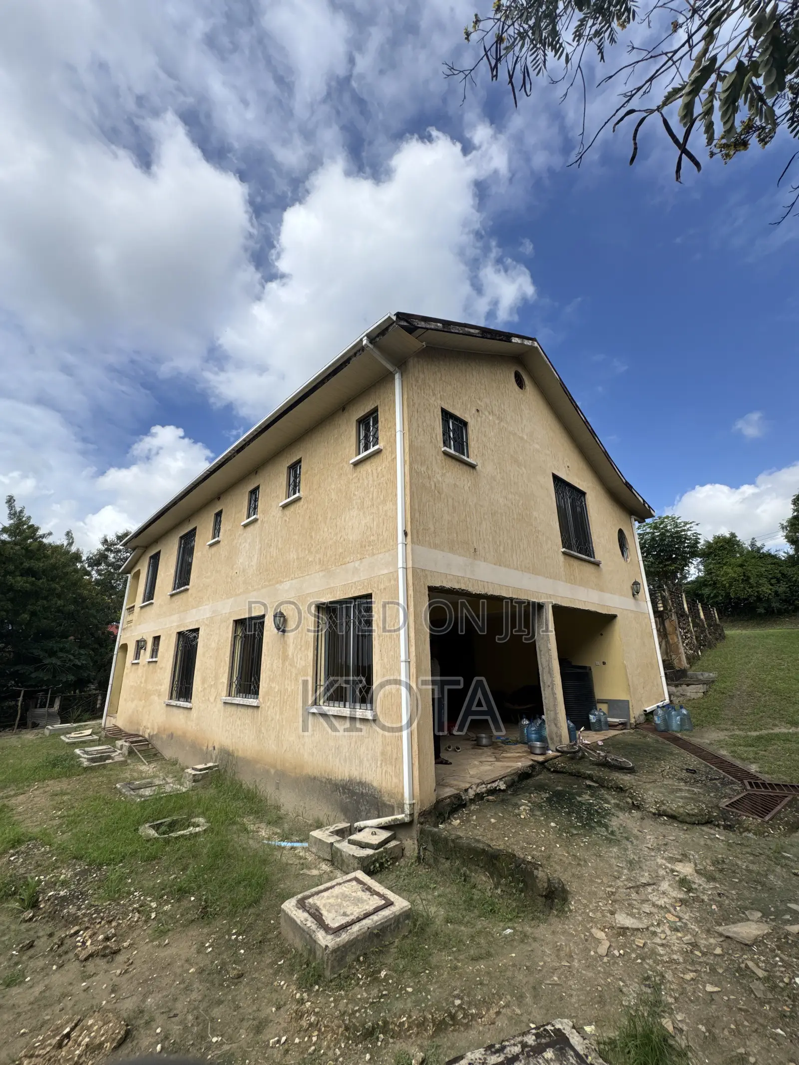 5bdrm House in Goba for sale