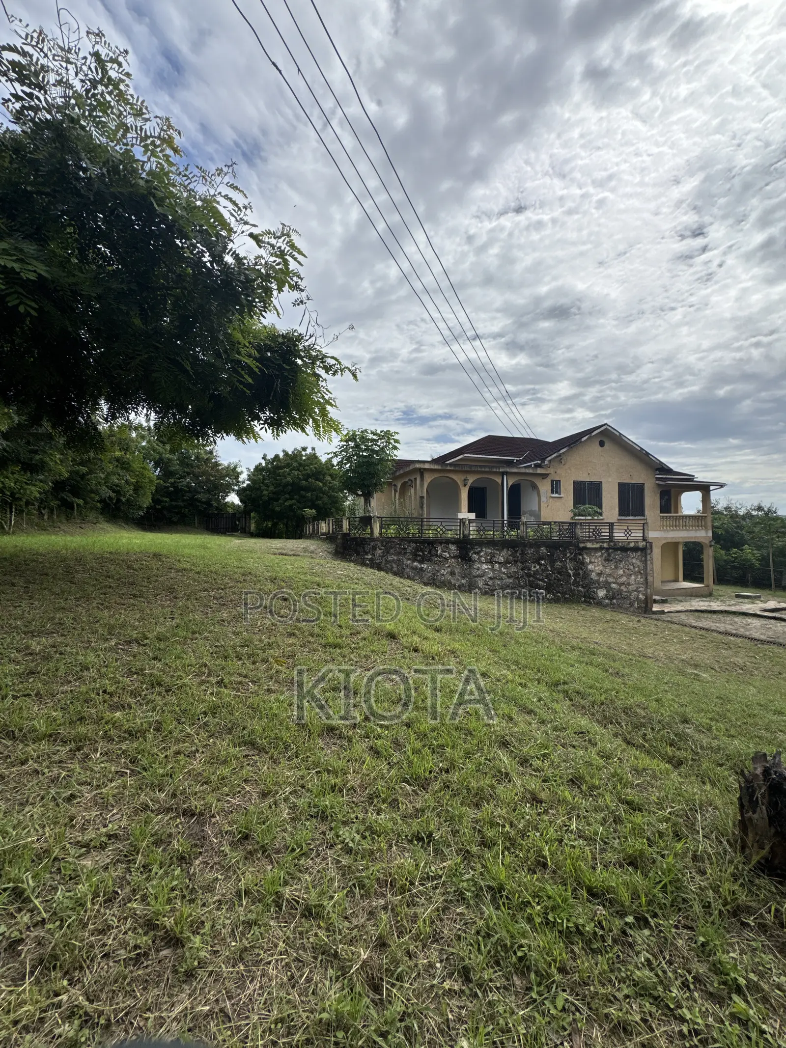 5bdrm House in Goba for sale