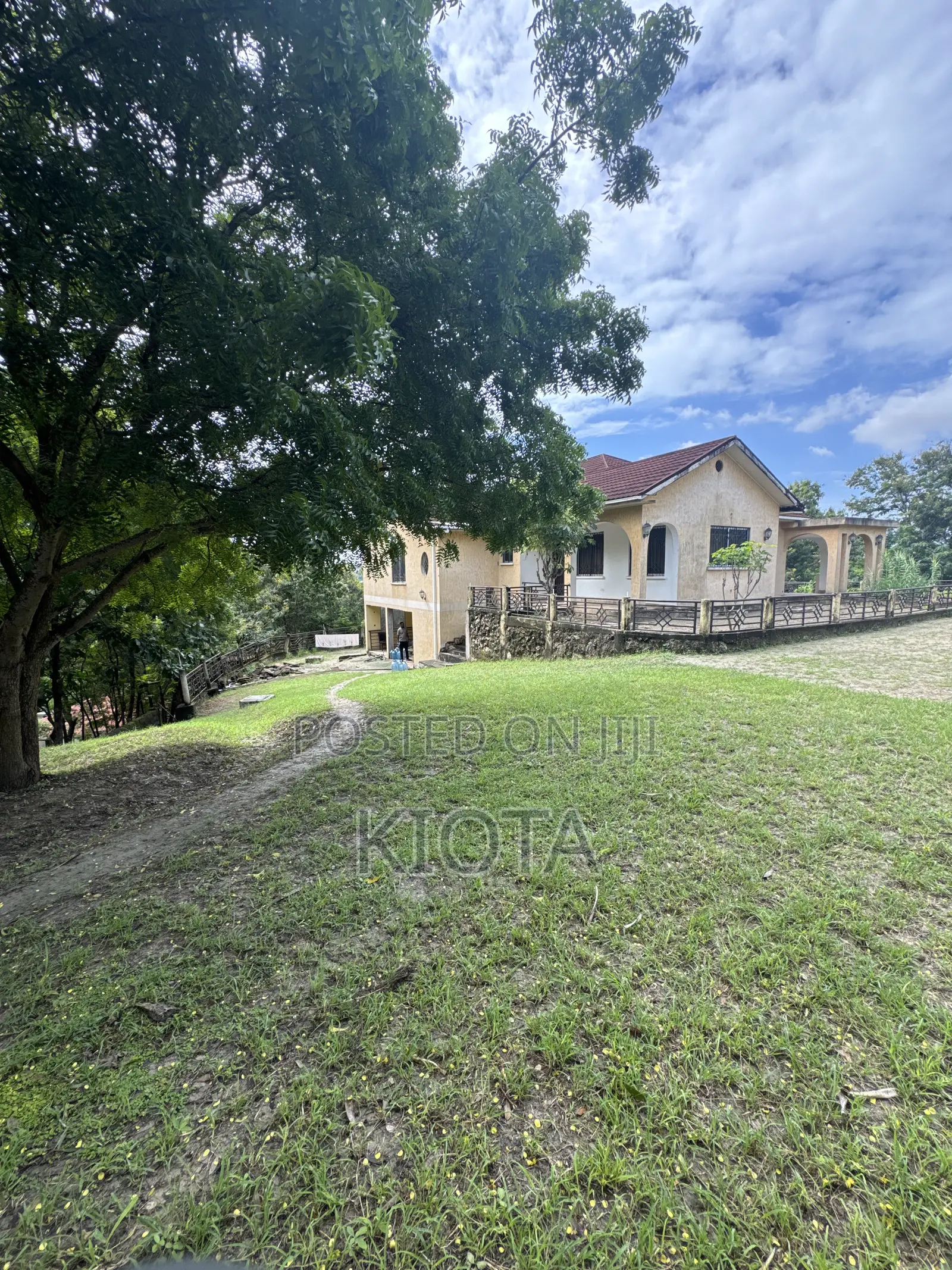5bdrm House in Goba for sale