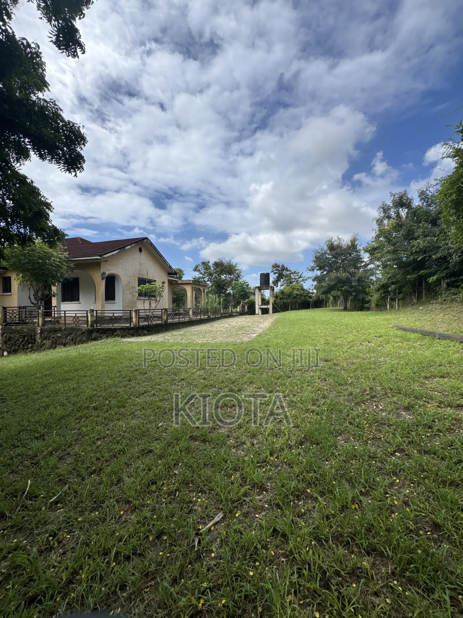 5bdrm House in Goba for sale