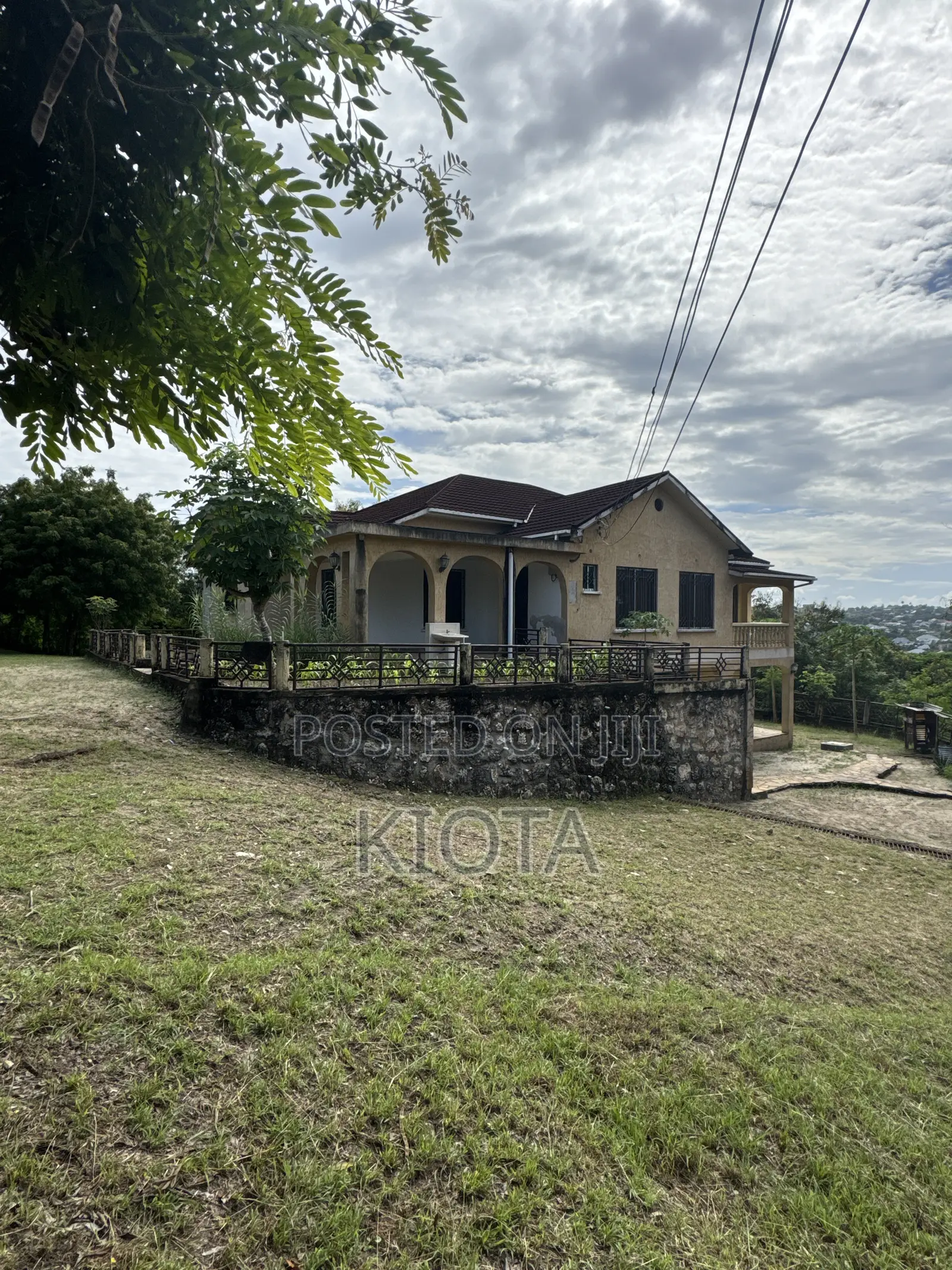 5bdrm House in Goba for sale