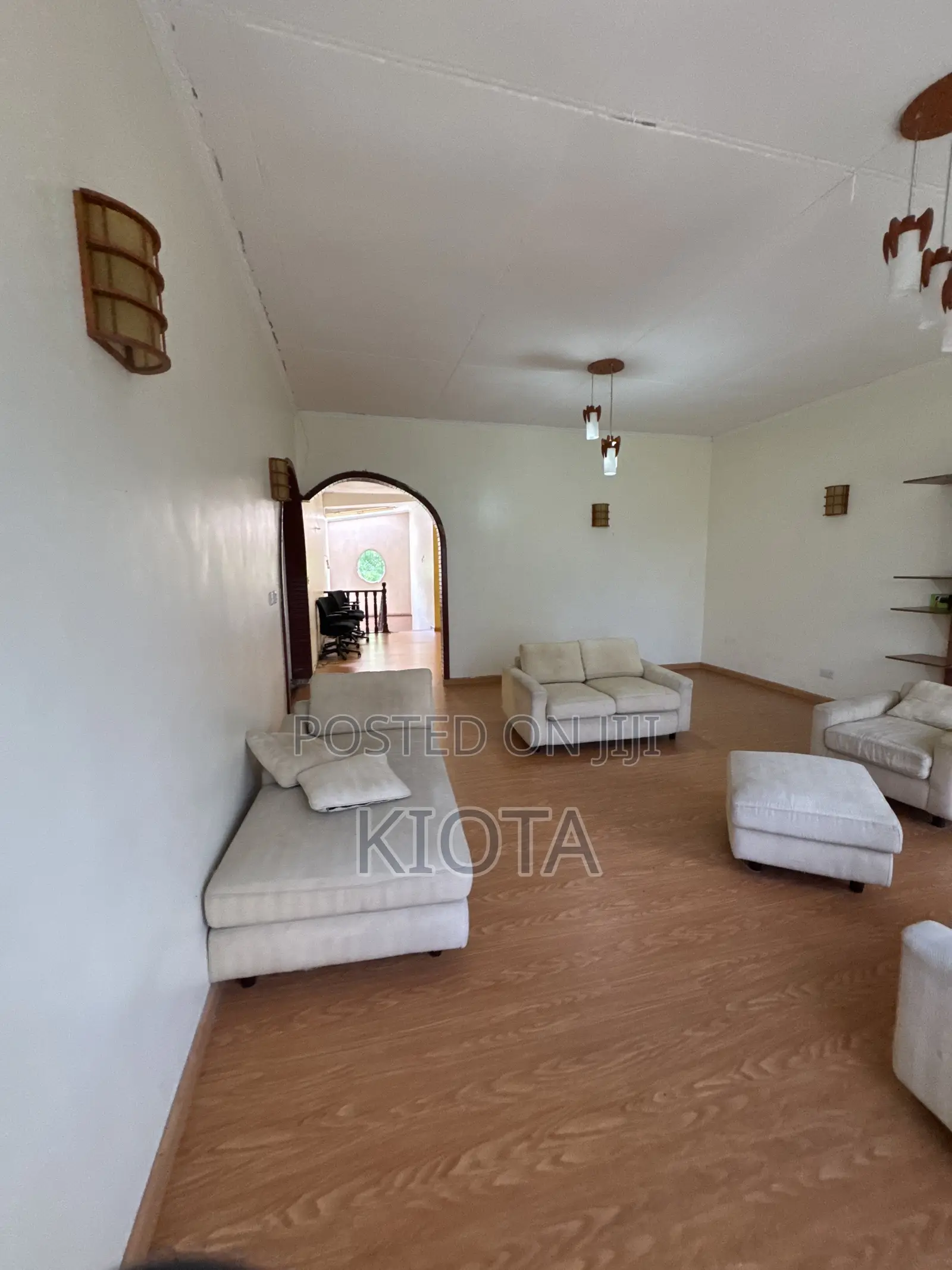 5bdrm House in Goba for sale