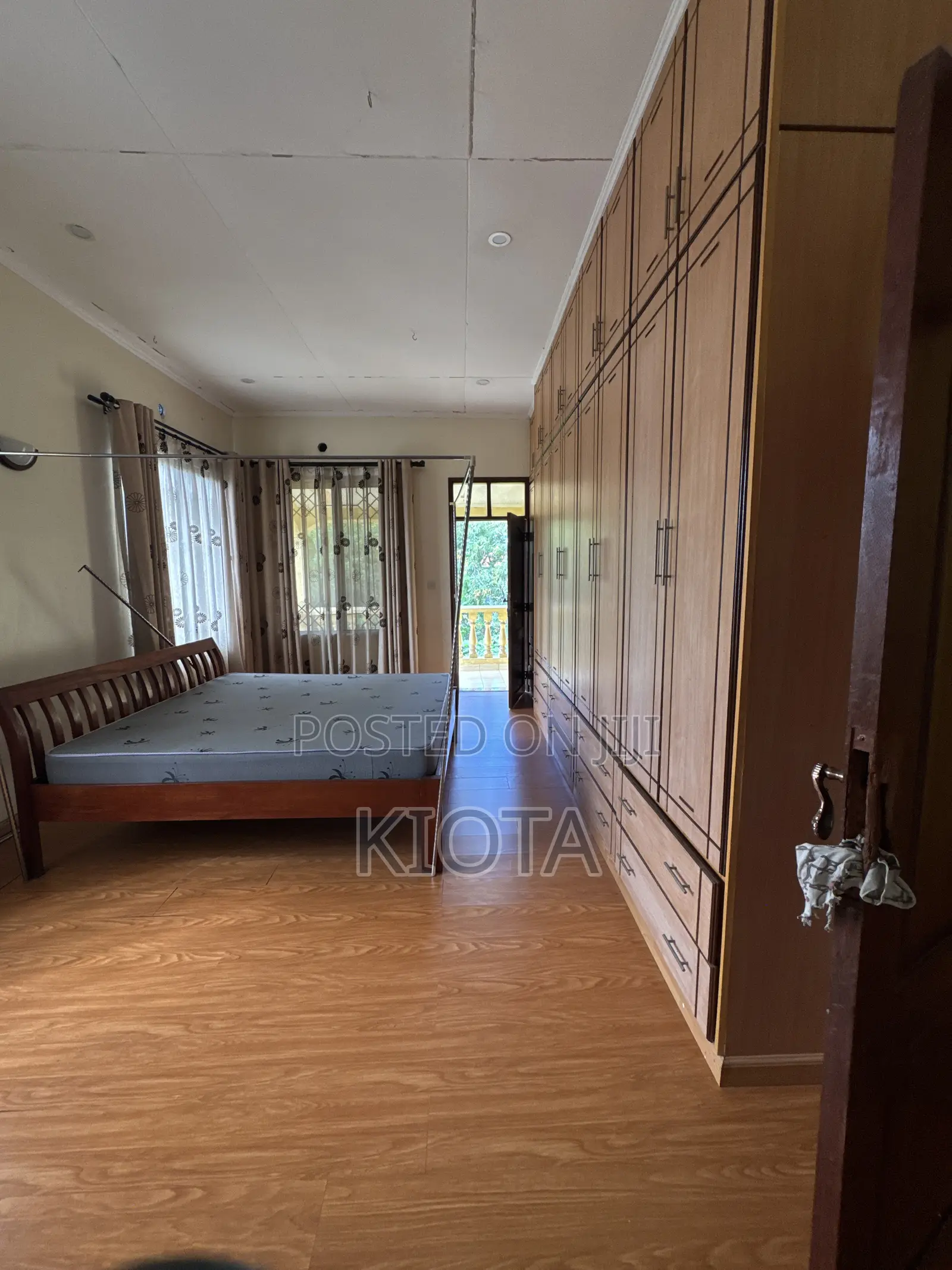 5bdrm House in Goba for sale