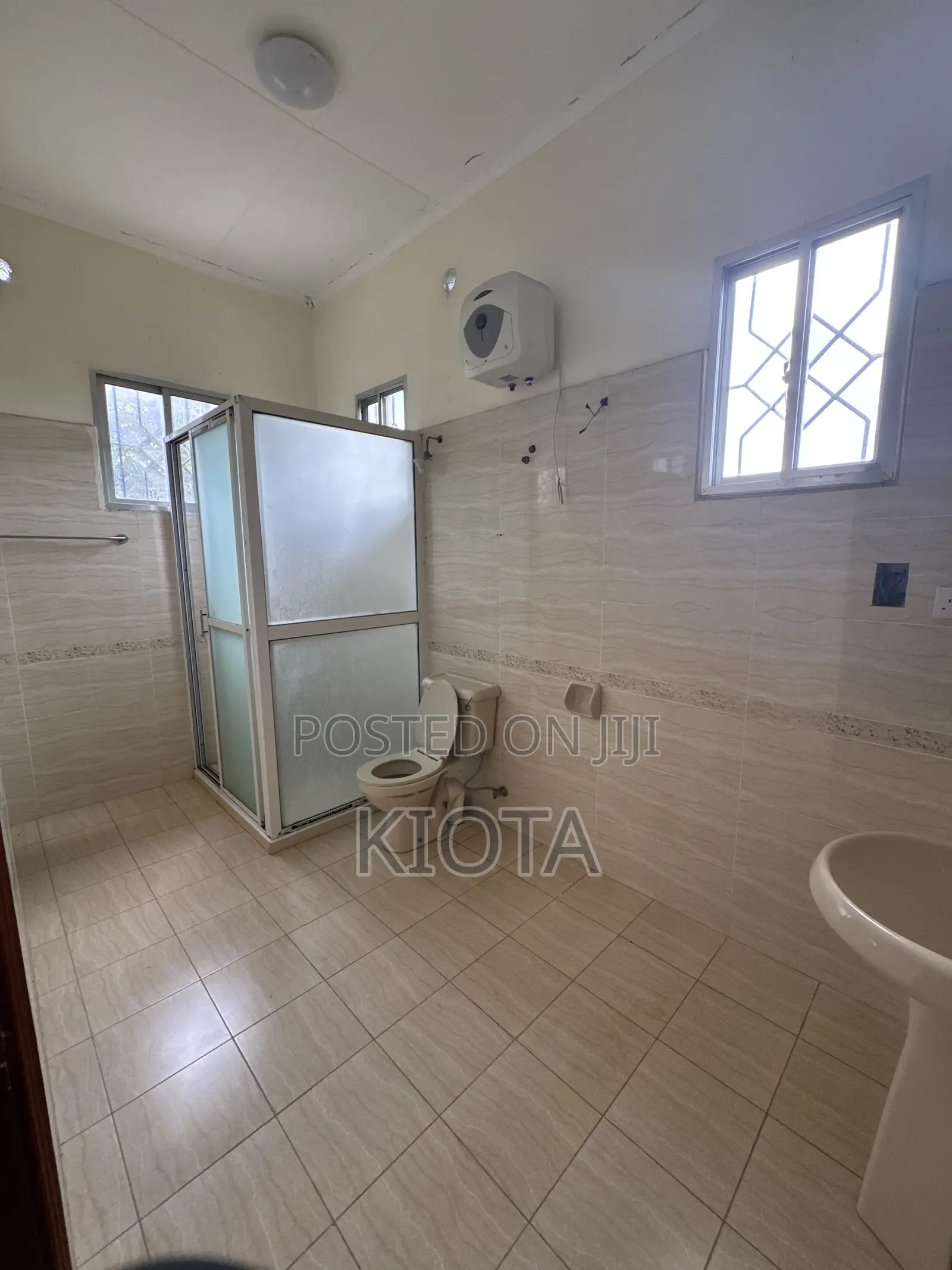 5bdrm House in Goba for sale