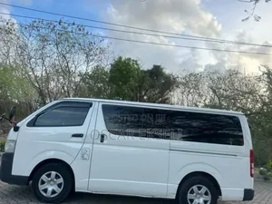 Toyota Quantum 2010 White