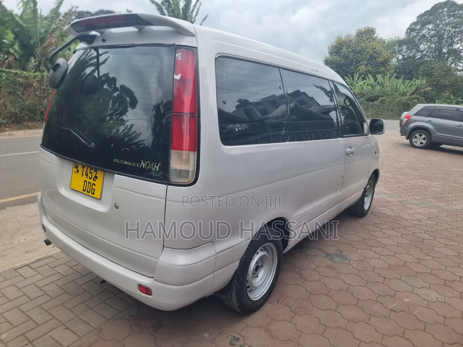 Toyota Noah 2.0 AWD (8 Seater) 2002 Silver