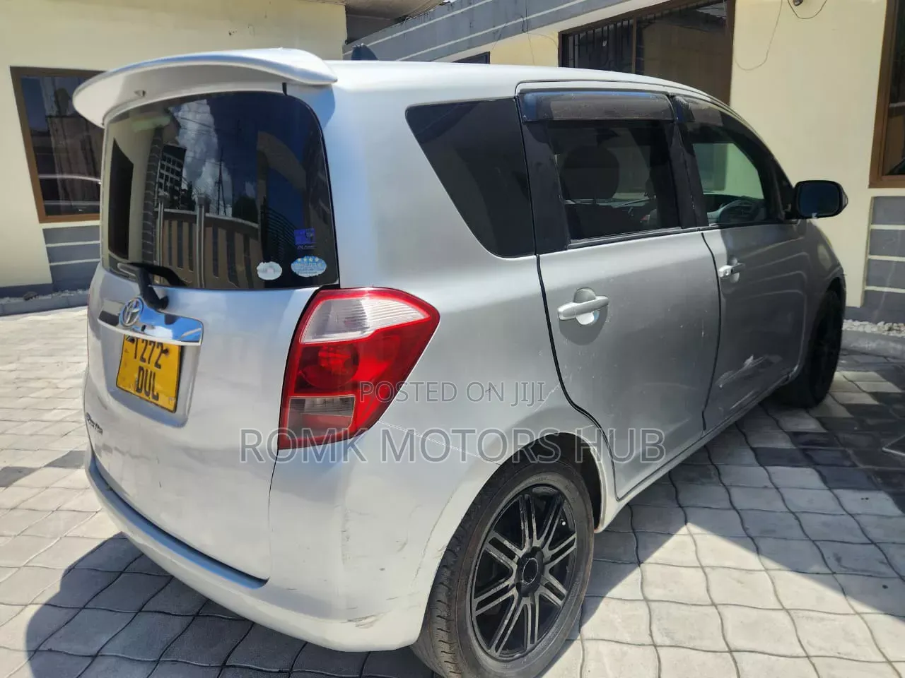 Toyota Ractis 2015 Silver