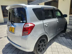 Toyota Ractis 2015 Silver
