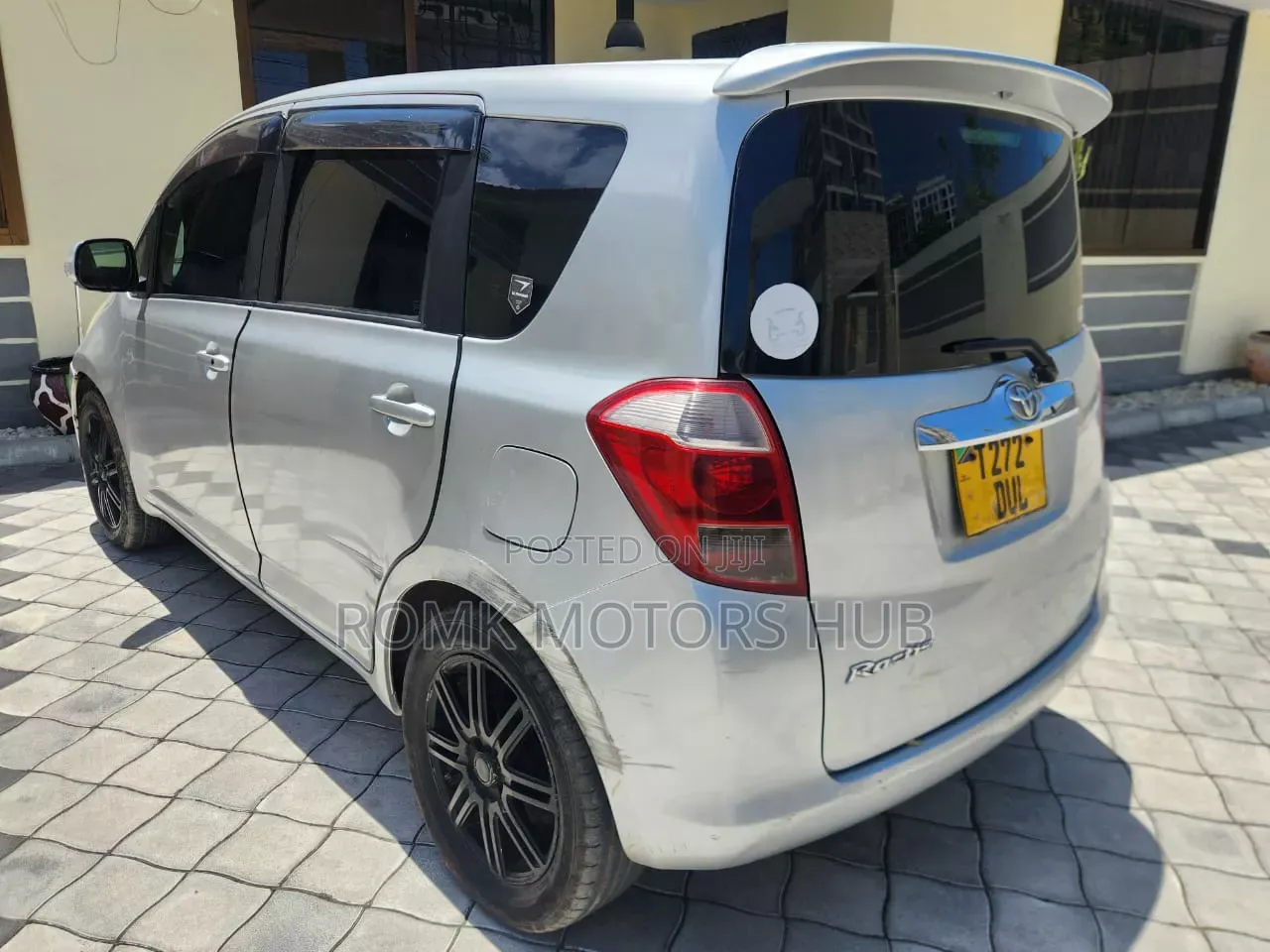 Toyota Ractis 2015 Silver