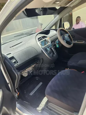 Toyota Ractis 2015 Silver
