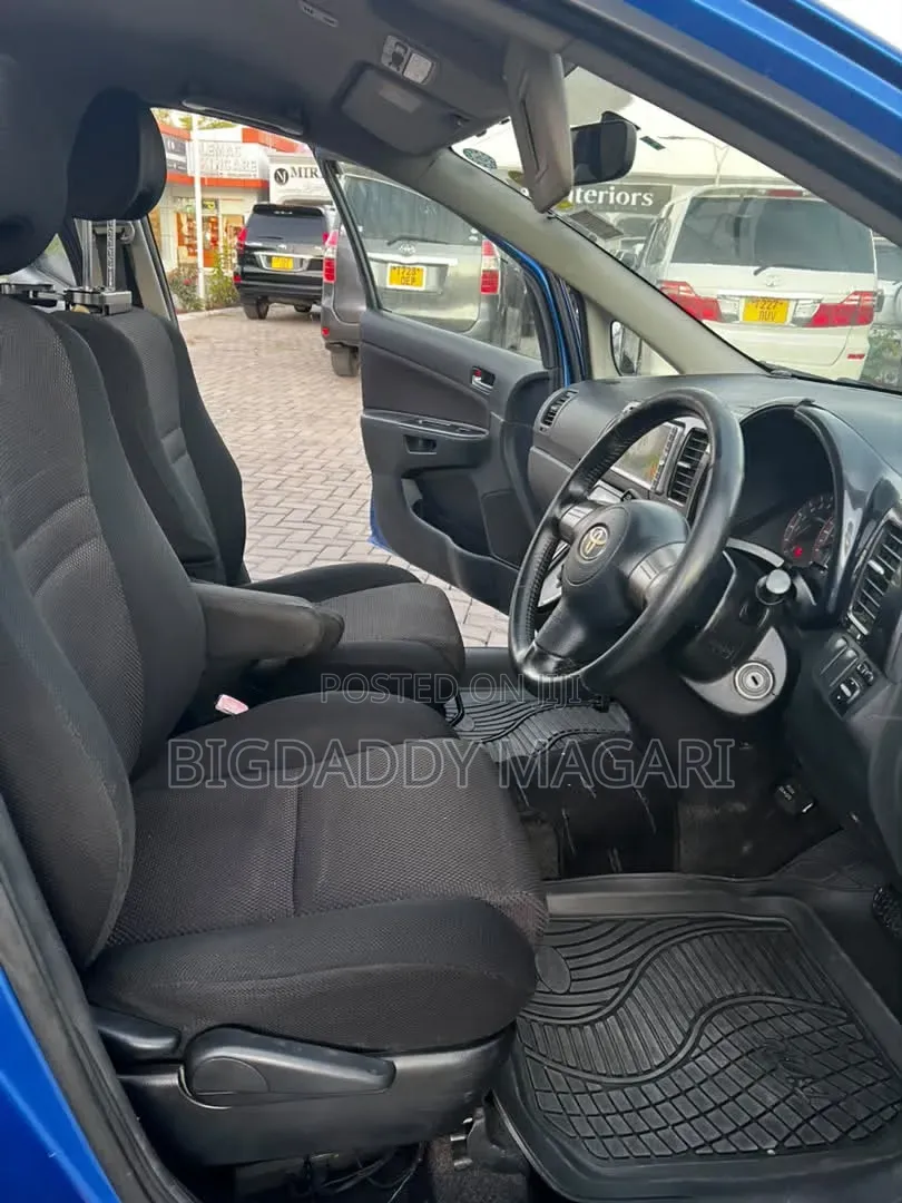 Toyota Wish 2005 Blue