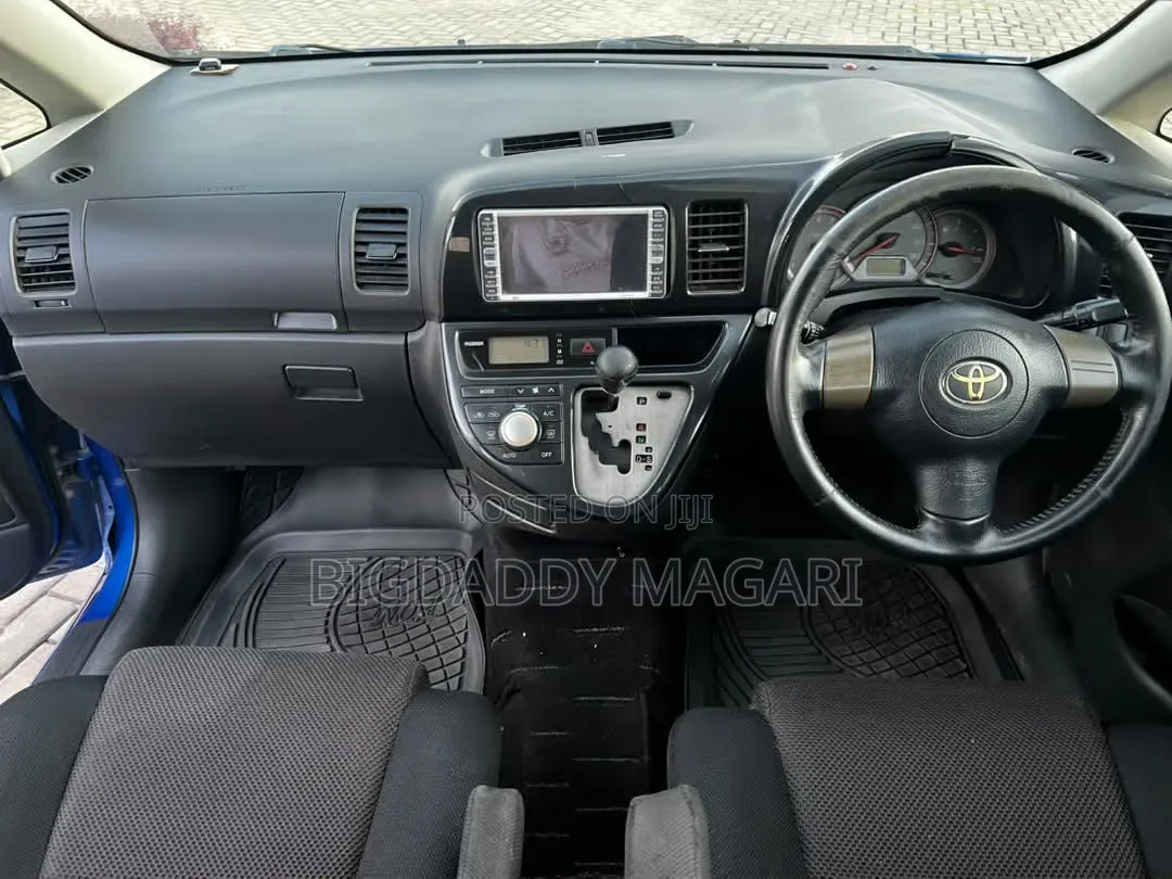 Toyota Wish 2005 Blue