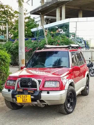 Suzuki Escudo 2000 Red