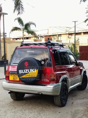 Suzuki Escudo 2000 Red