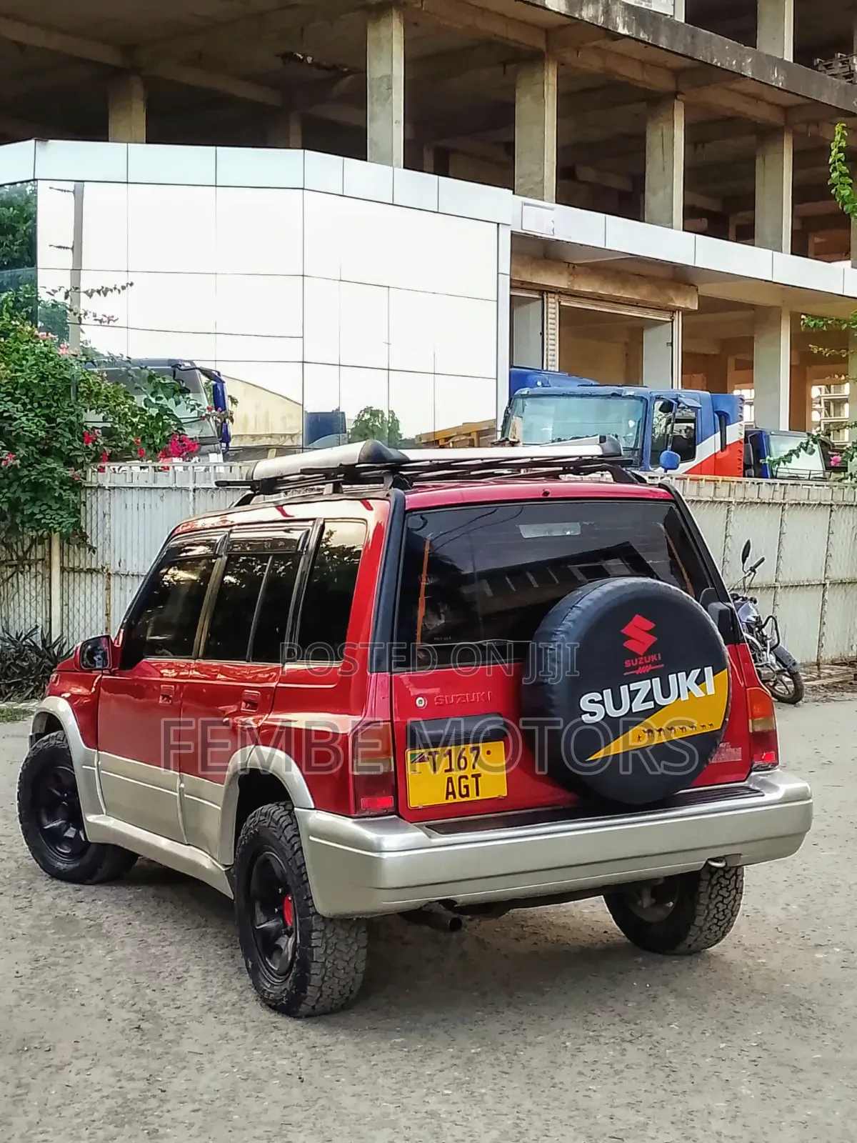 Suzuki Escudo 2000 Red