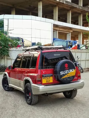 Suzuki Escudo 2000 Red