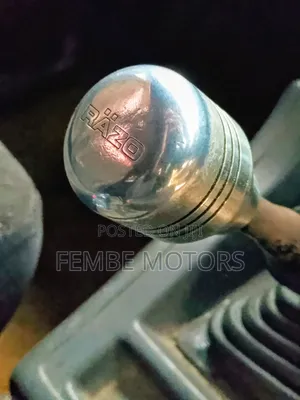 Suzuki Escudo 2000 Red