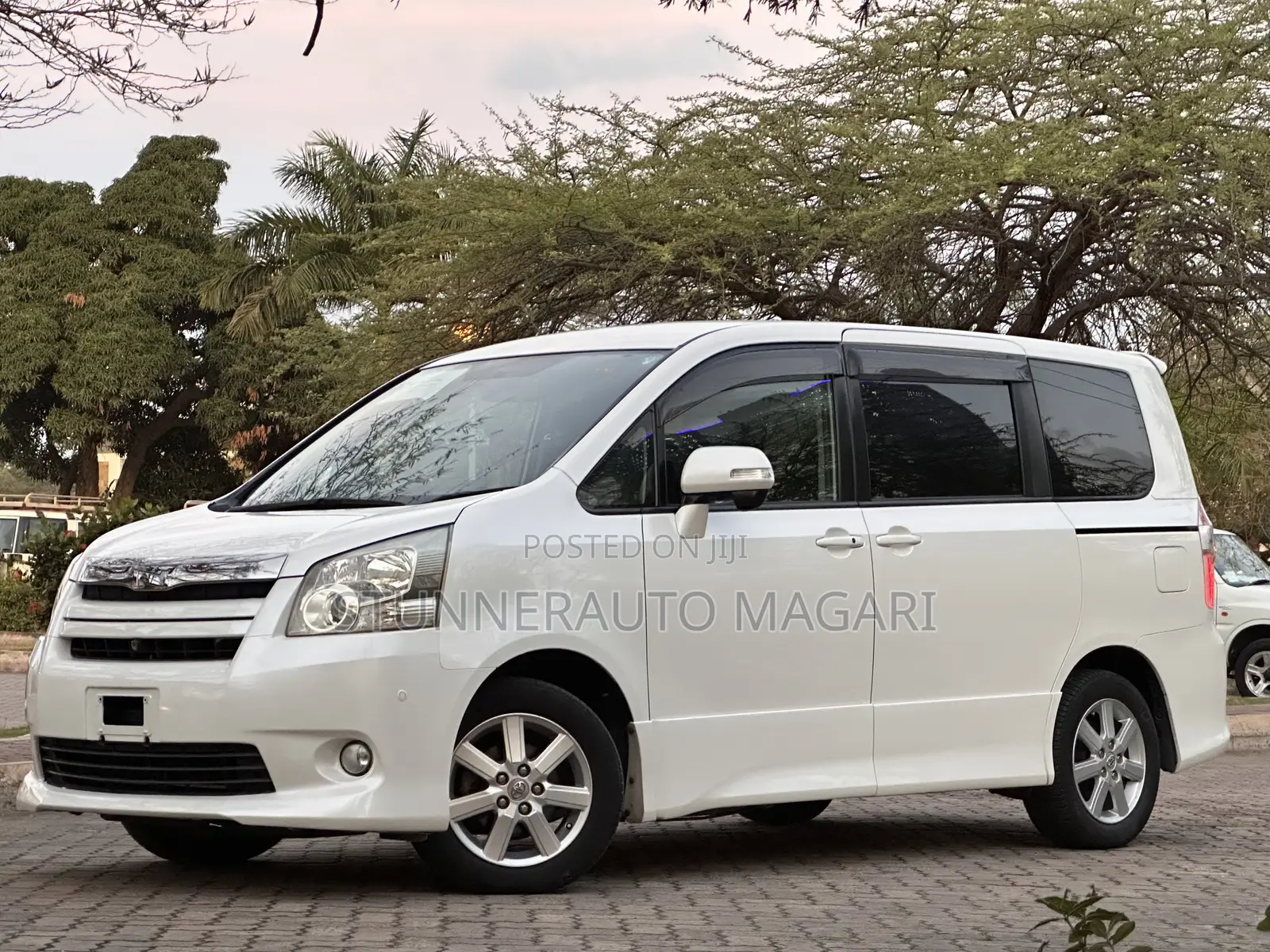 Toyota Noah 2008 Pearl
