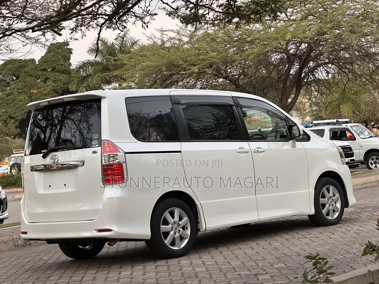 Toyota Noah 2008 Pearl