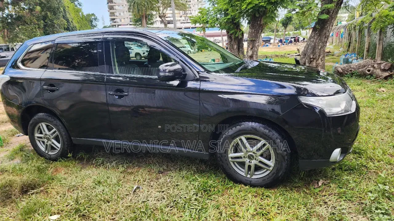 Mitsubishi Outlander 2012 Black
