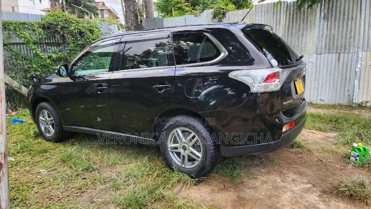 Mitsubishi Outlander 2012 Black
