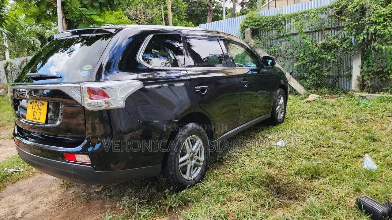 Mitsubishi Outlander 2012 Black