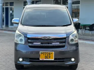 Toyota Noah 2007 Gray