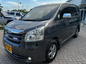 Toyota Noah 2007 Gray