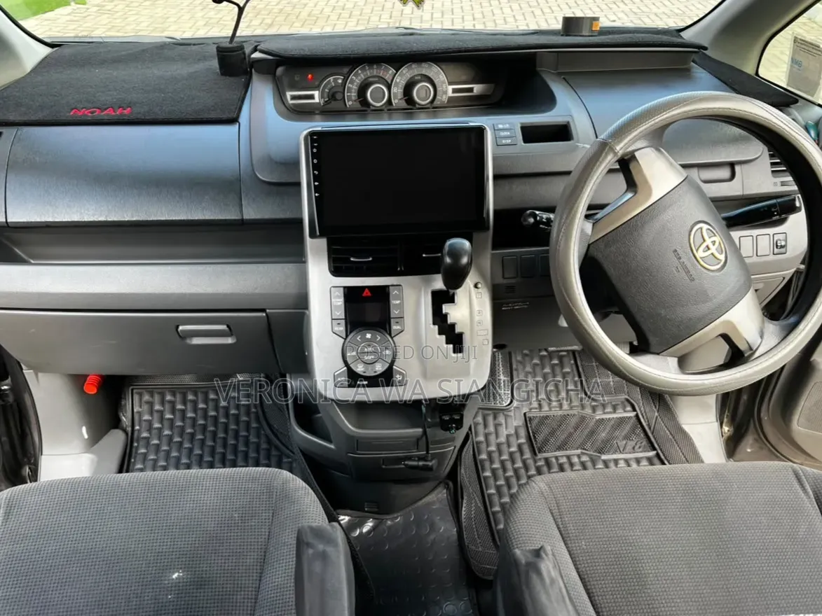 Toyota Noah 2007 Gray