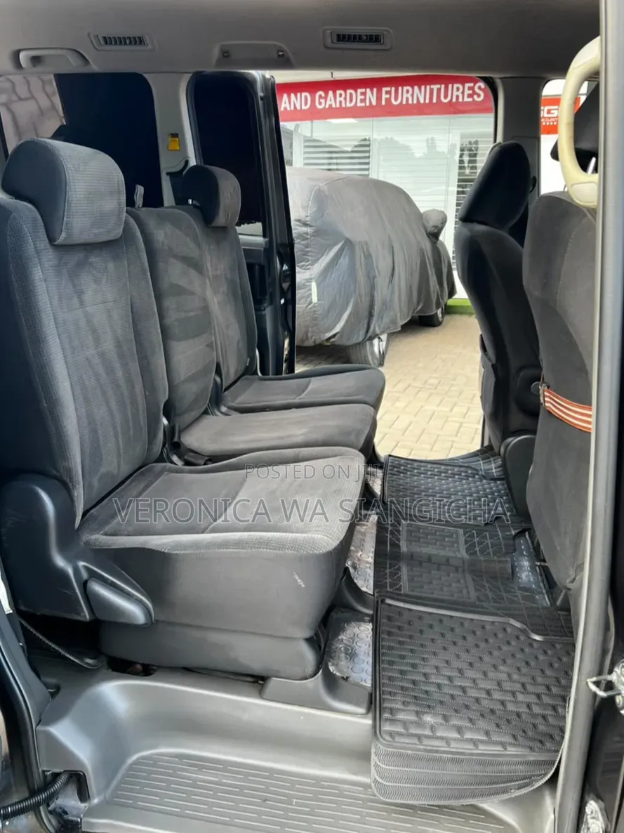 Toyota Noah 2007 Gray