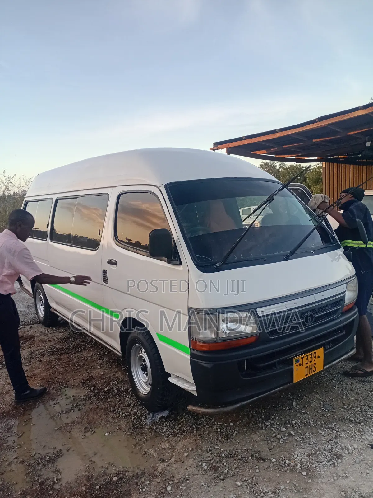 Toyota HiAce 2000 White