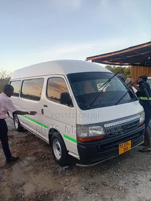 Toyota HiAce 2000 White