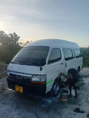 Toyota HiAce 2000 White