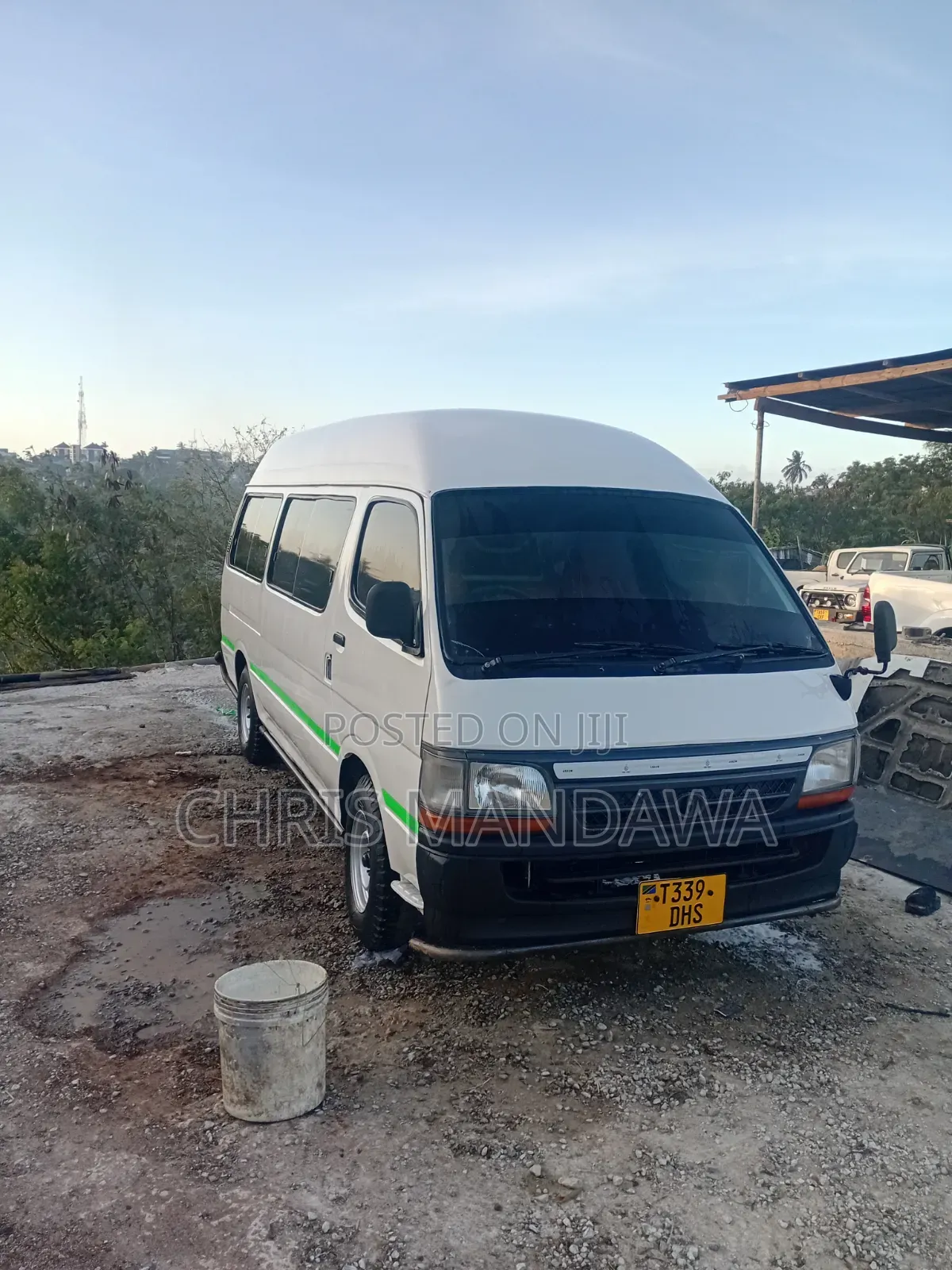 Toyota HiAce 2000 White