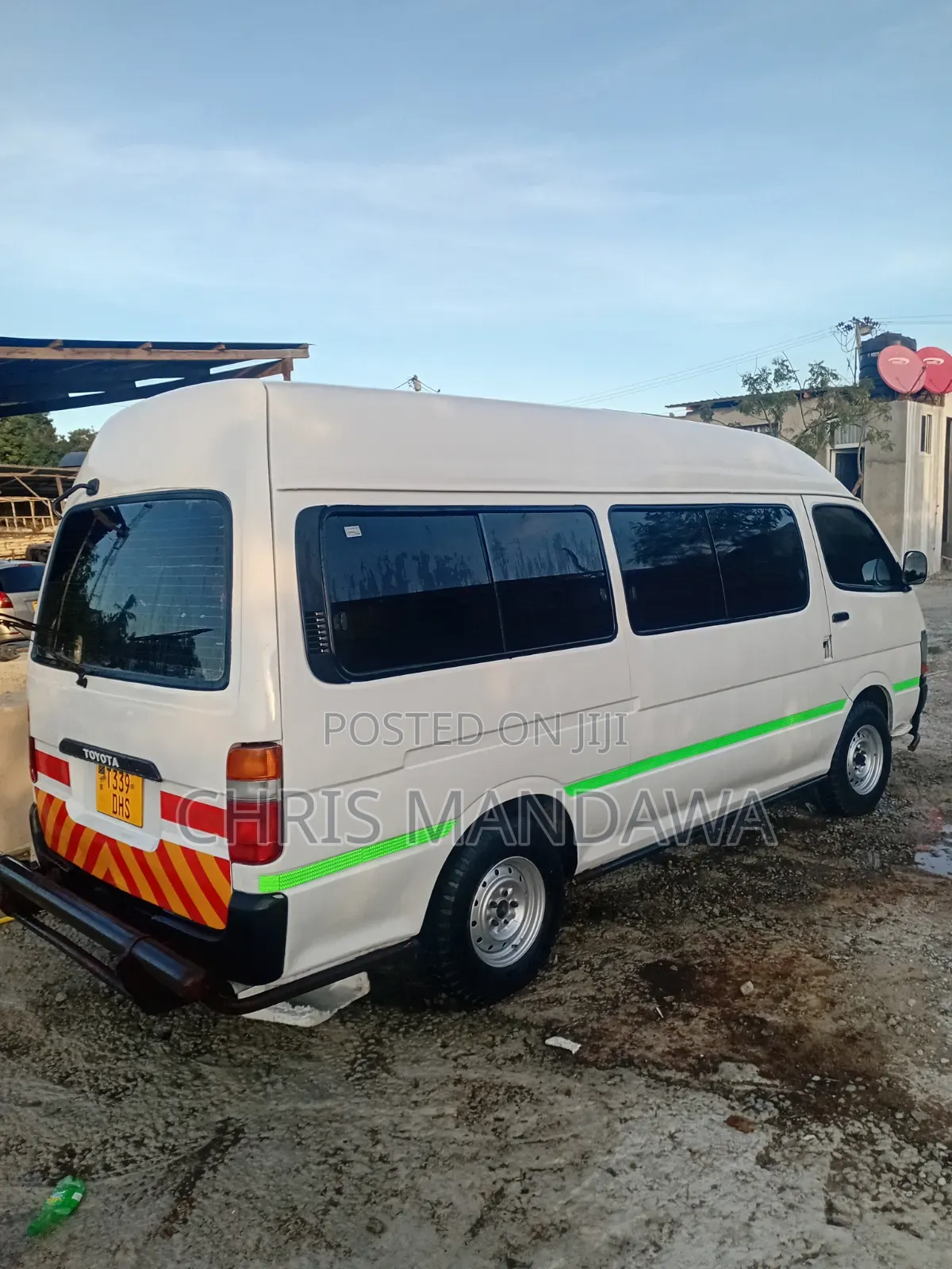 Toyota HiAce 2000 White