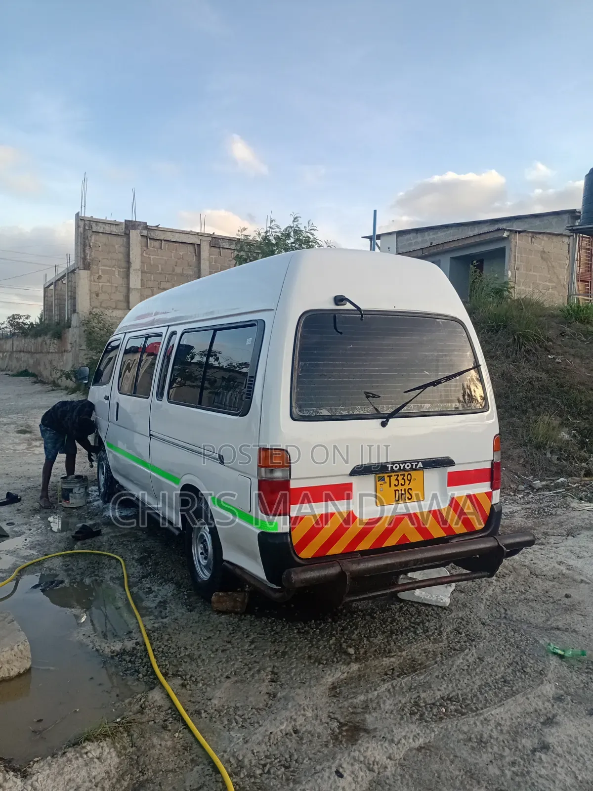 Toyota HiAce 2000 White