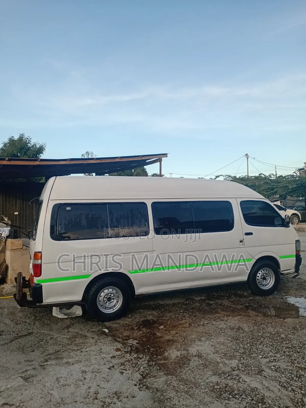 Toyota HiAce 2000 White