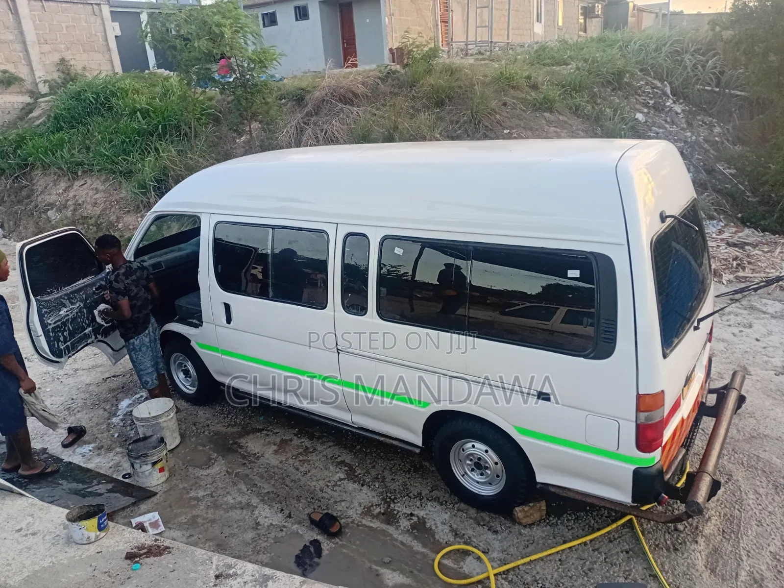 Toyota HiAce 2000 White