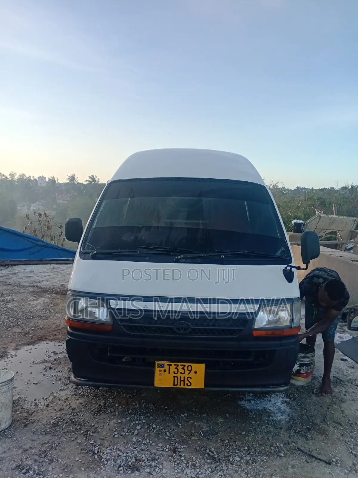 Toyota HiAce 2000 White