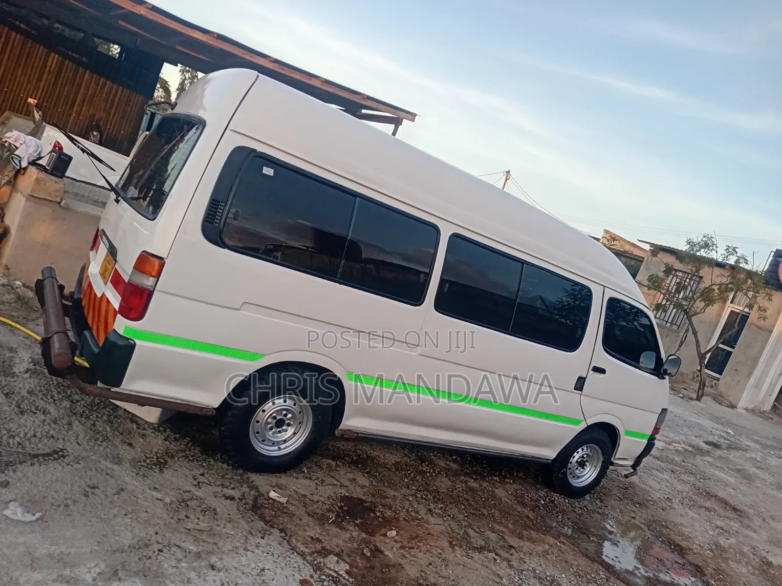 Toyota HiAce 2000 White