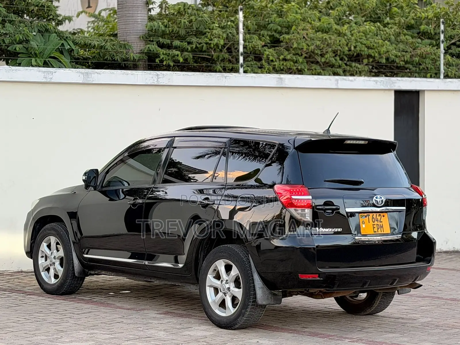 Toyota Vanguard 2011 Black