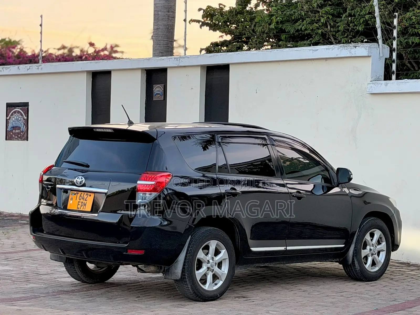 Toyota Vanguard 2011 Black