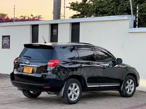 Toyota Vanguard 2011 Black