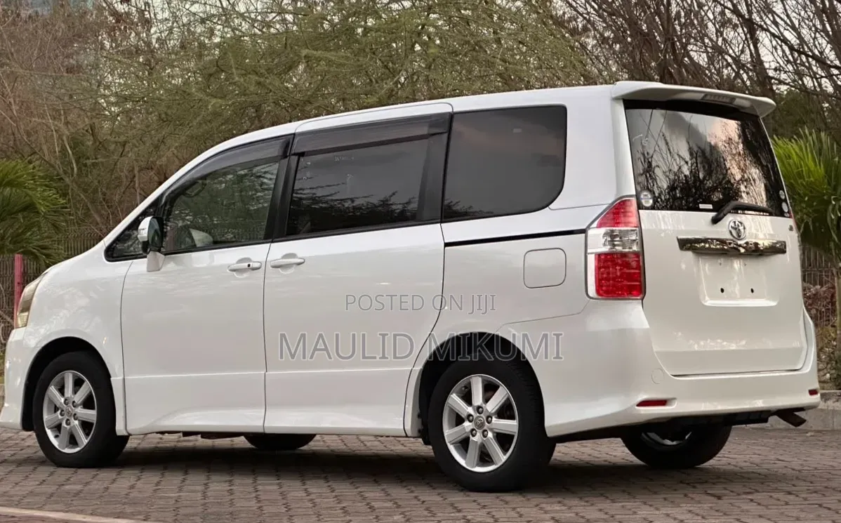 Toyota Noah 2008 White