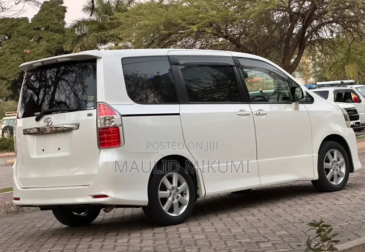 Toyota Noah 2008 White