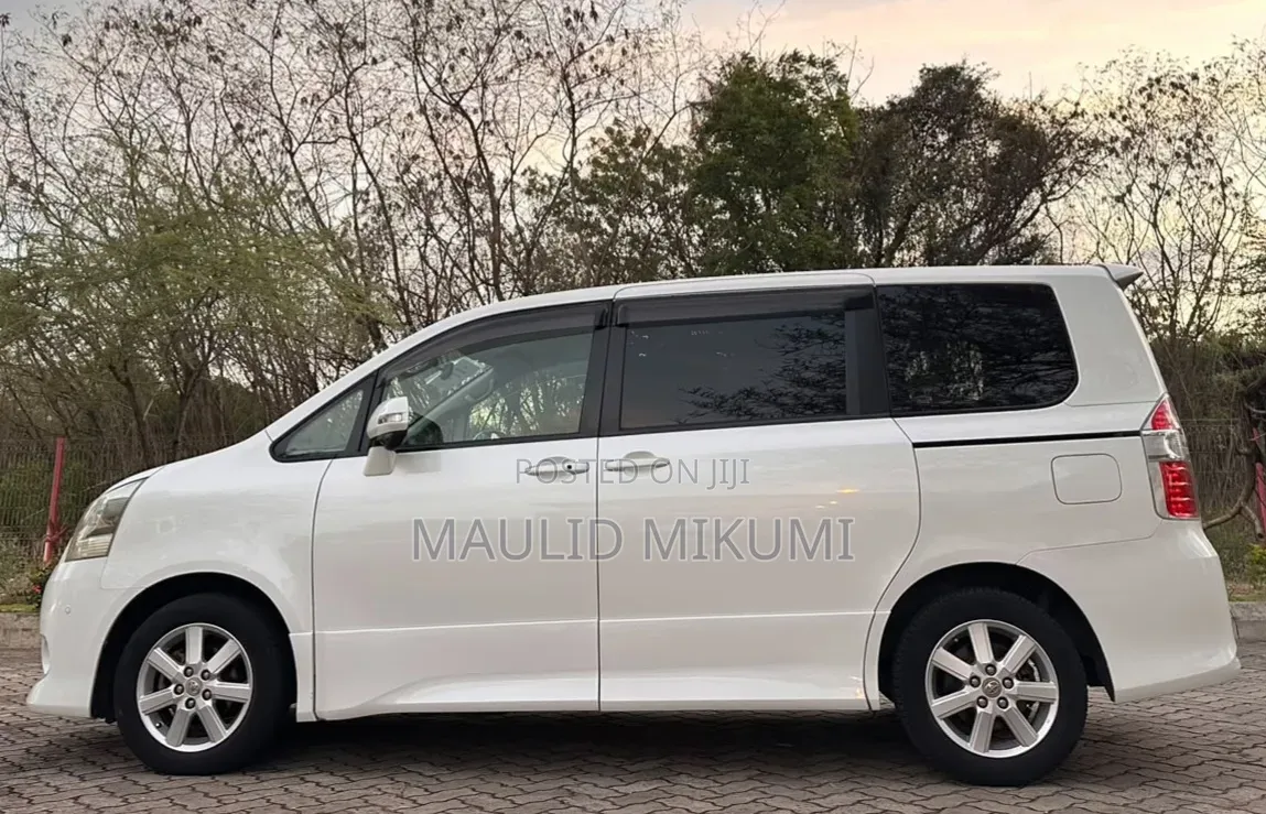 Toyota Noah 2008 White