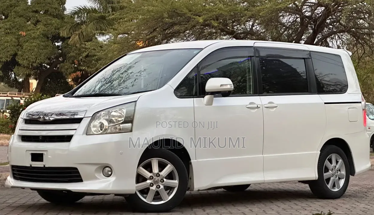 Toyota Noah 2008 White