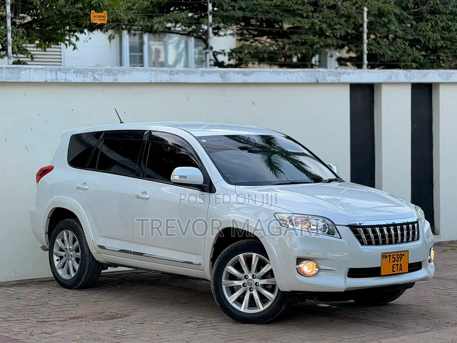 Toyota Vanguard 2011 White