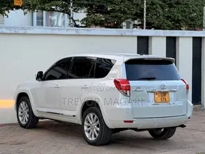 Toyota Vanguard 2011 White