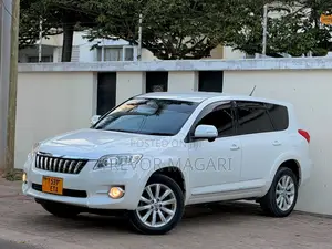 Toyota Vanguard 2011 White